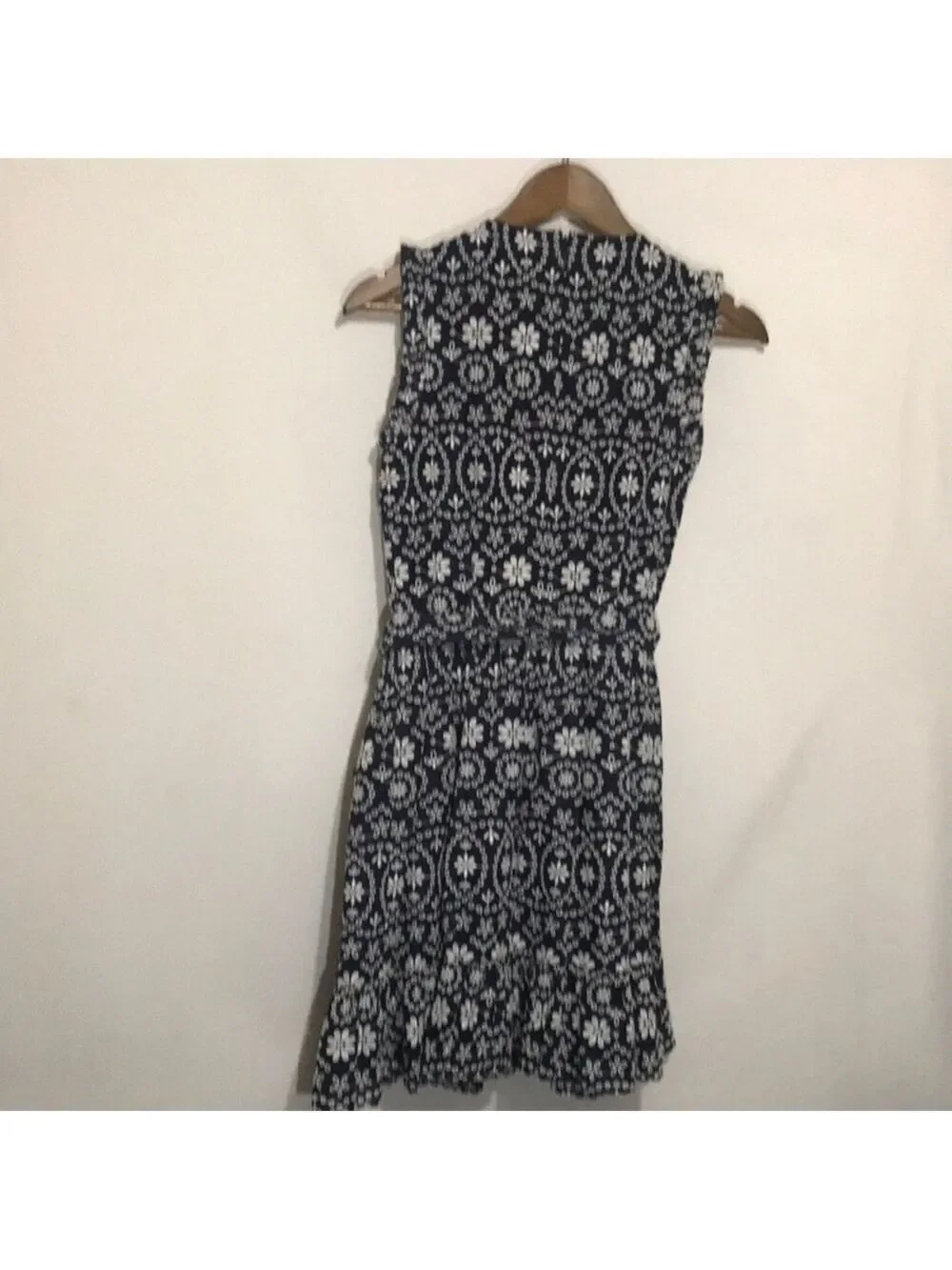 Kate Spade New York Sleeveless Navy and White Floral Eyelet Pattern Dress Sz 0